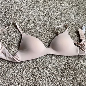 34A Victoria’s Secret tshirt bra